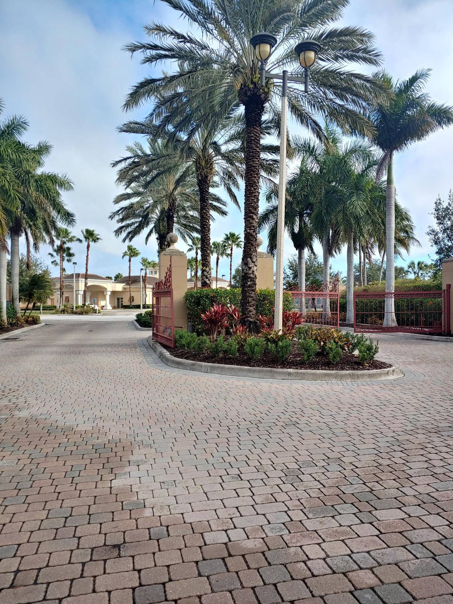 1sf floor corner unit overlooking the community lake from master bedroom and living room.