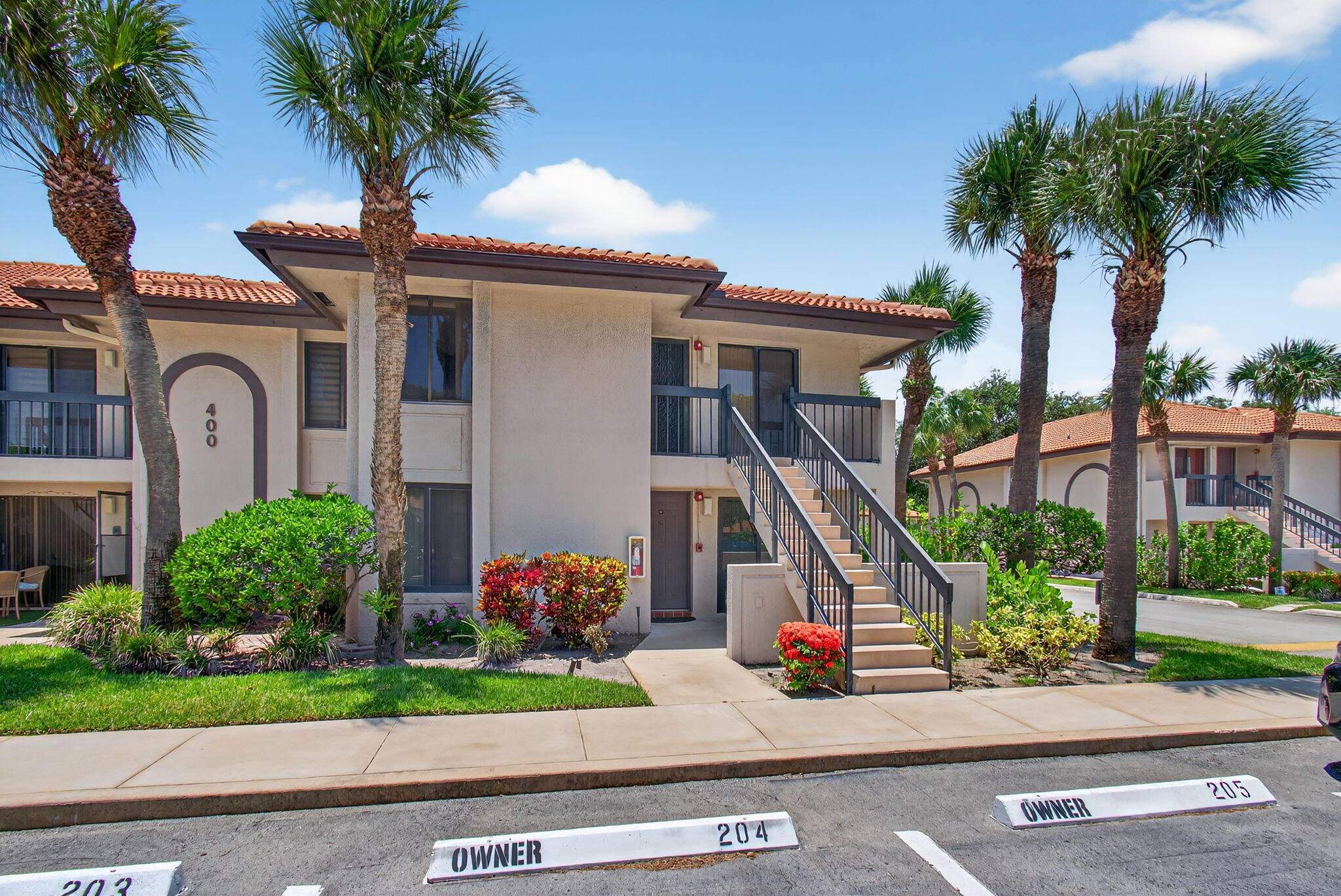 Corner Unit with Private Entrance in Prime East Boca Raton Location !