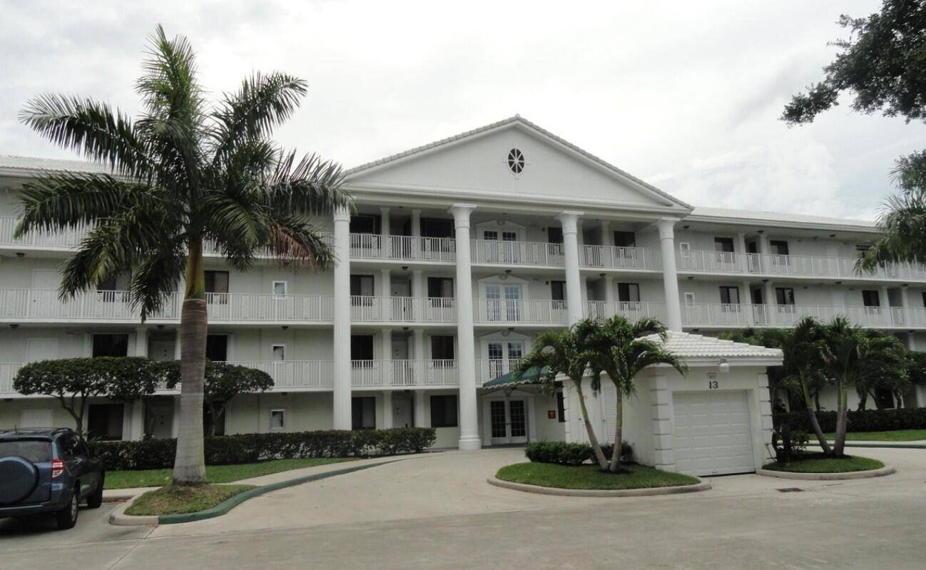 THIS 2 2 SPACIOUS AND PRISTINE CONDO IS MOVE IN READY.
