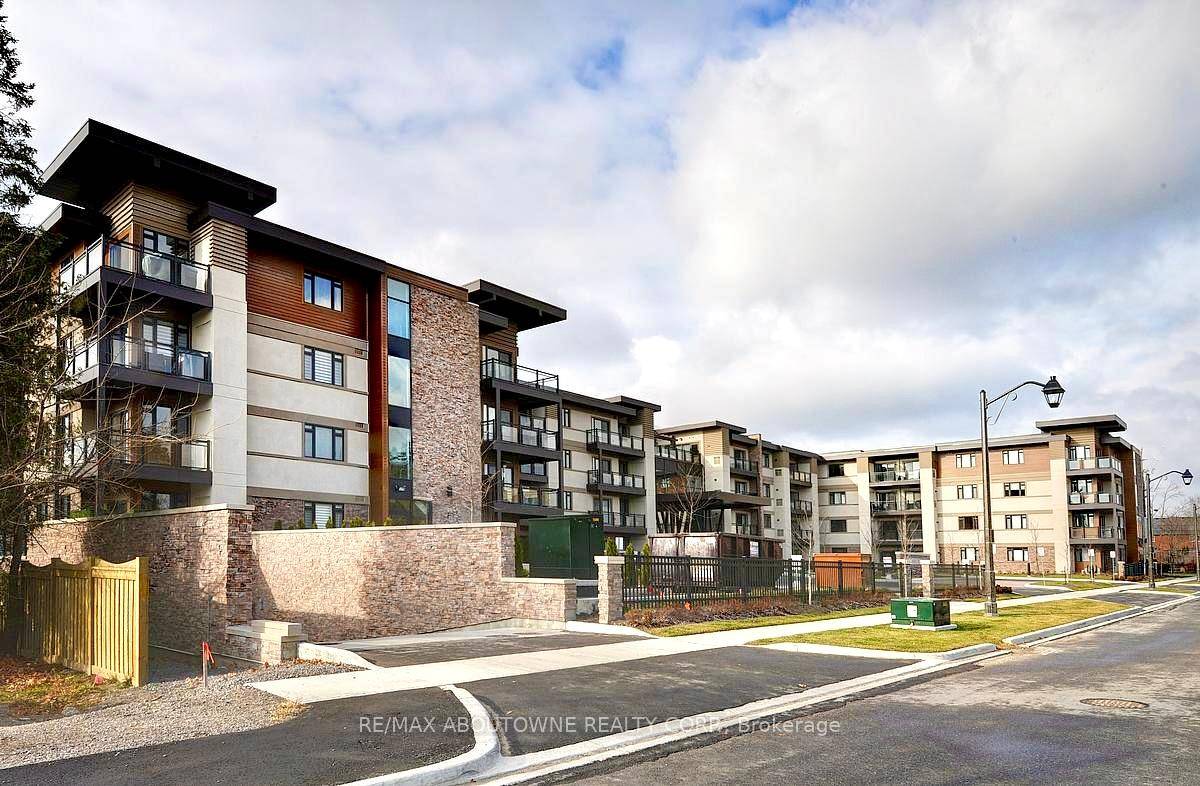 Stylish Condo Living Just Minutes from Downtown Oakville !