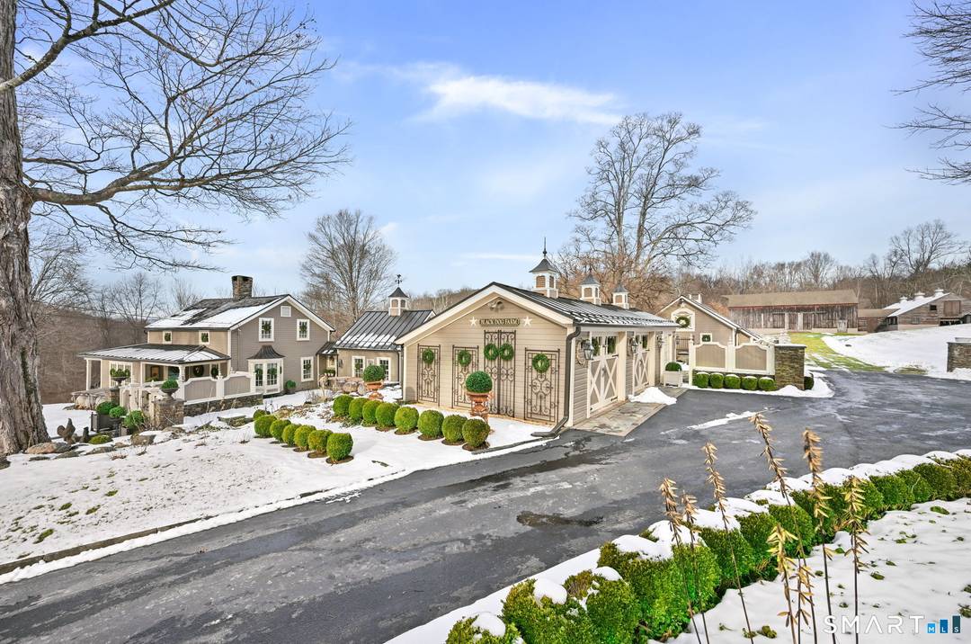 Black Dog Farm, owned by artist Elaine Voghelle, an exceptional estate offering a refined storybook ambiance.