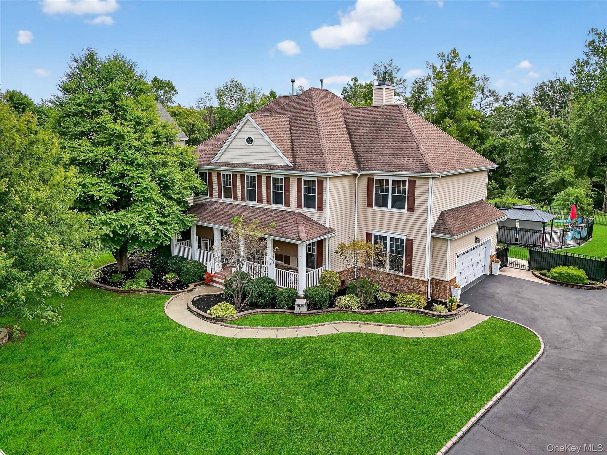 Welcome to Four Corners in Hopewell Junction, one of the Hudson Valley s most prestigious Toll Brothers communities.