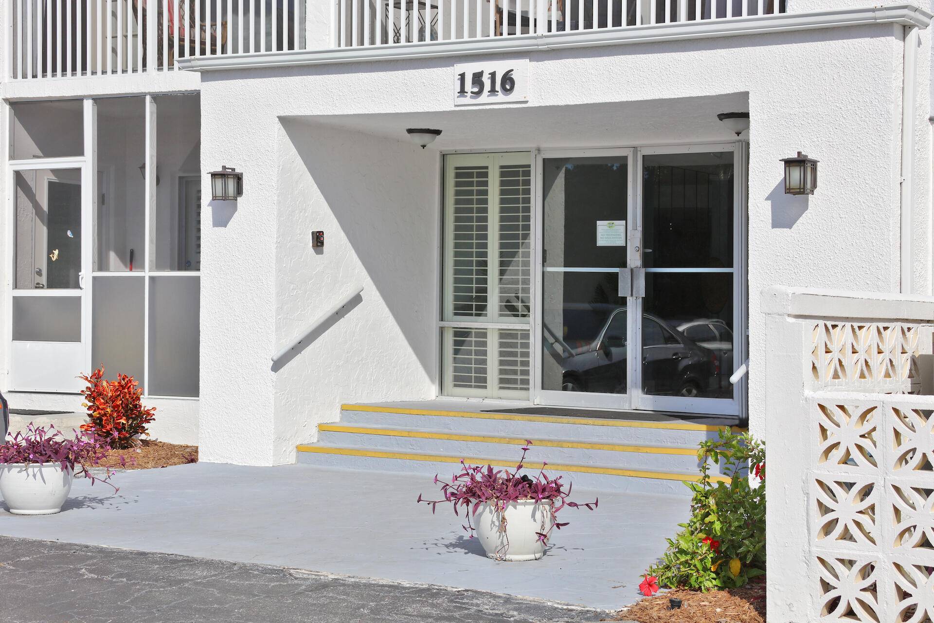 Here's your chance to own a slice of paradise with this exceptional 1 bedroom, 1 bathroom condo directly on the Intracoastal.