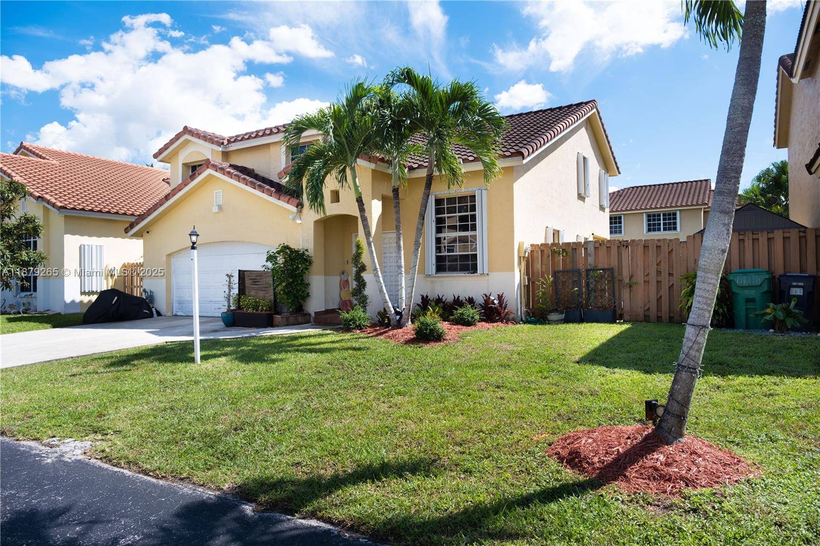 Beautiful 4 bedroom, 2. 5 bath single family pool home in a desirable West Kendall community !