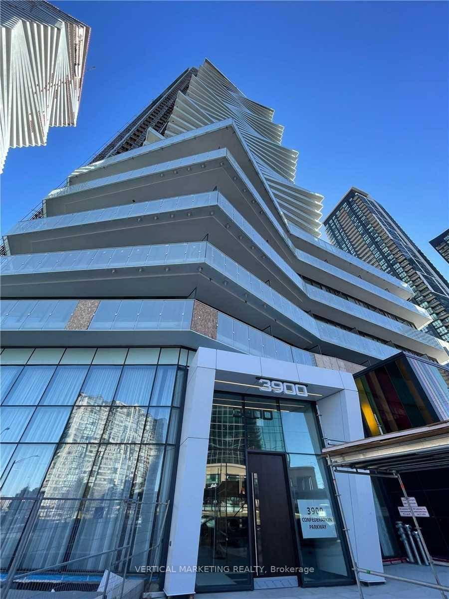 Investor First Home Buyer's Attention Luxury 1 Bedroom Condo M City Located In Downtown Mississauga.