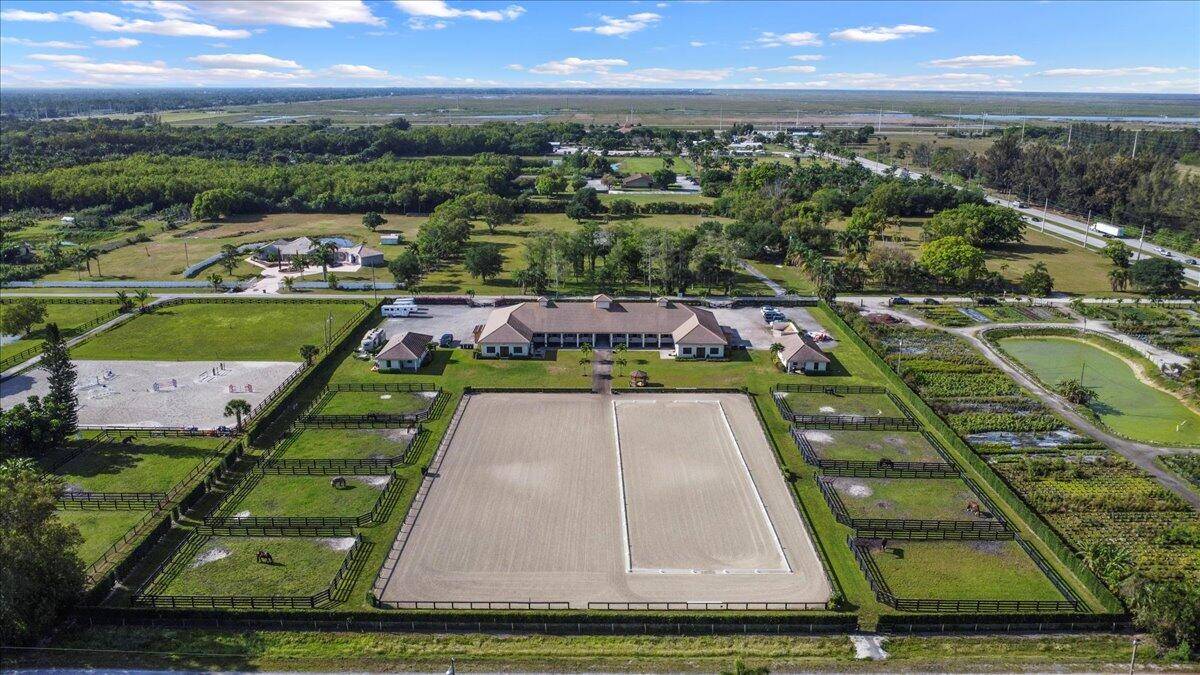 Located just a short drive to Wellington's horse showgrounds, this luxurious barn, built in 2017, is in impeccable condition.