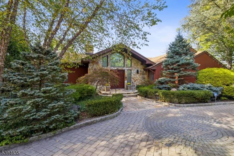 Nestled in one of the desired and affluent area this 6BR 7.