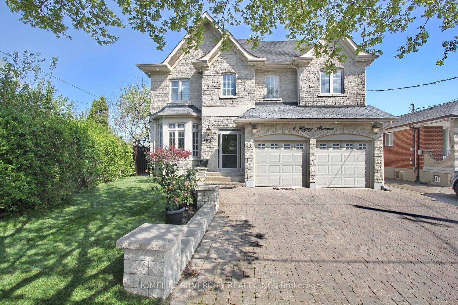 Come amp ; Check Out This Luxurious Custom Build Detached Home.