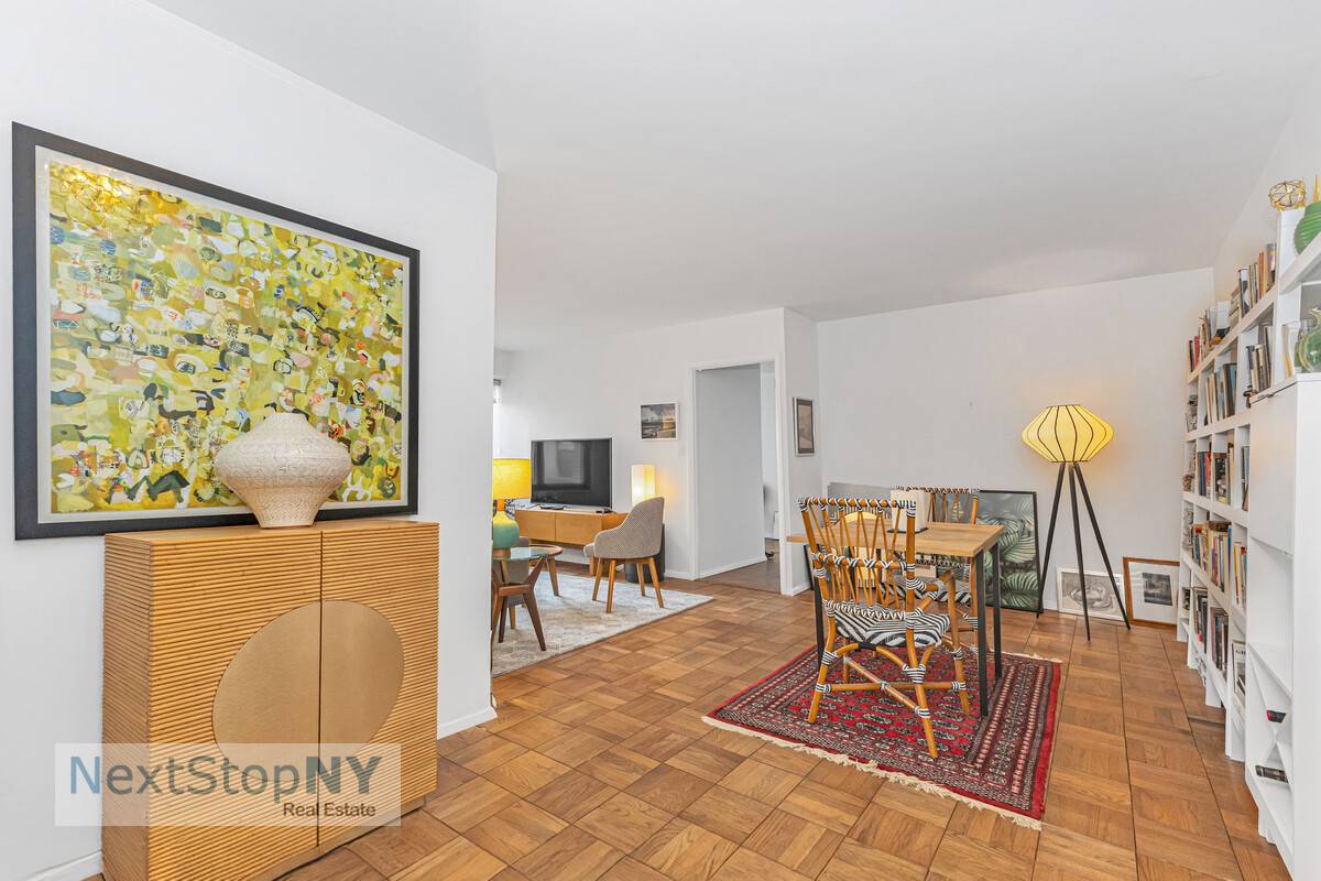 Sun Drenched City Living with Bridge Views At Apartment 25K Welcome to the bright, inviting charm of Apartment 25K a beautifully converted junior one bedroom with partial views of the ...