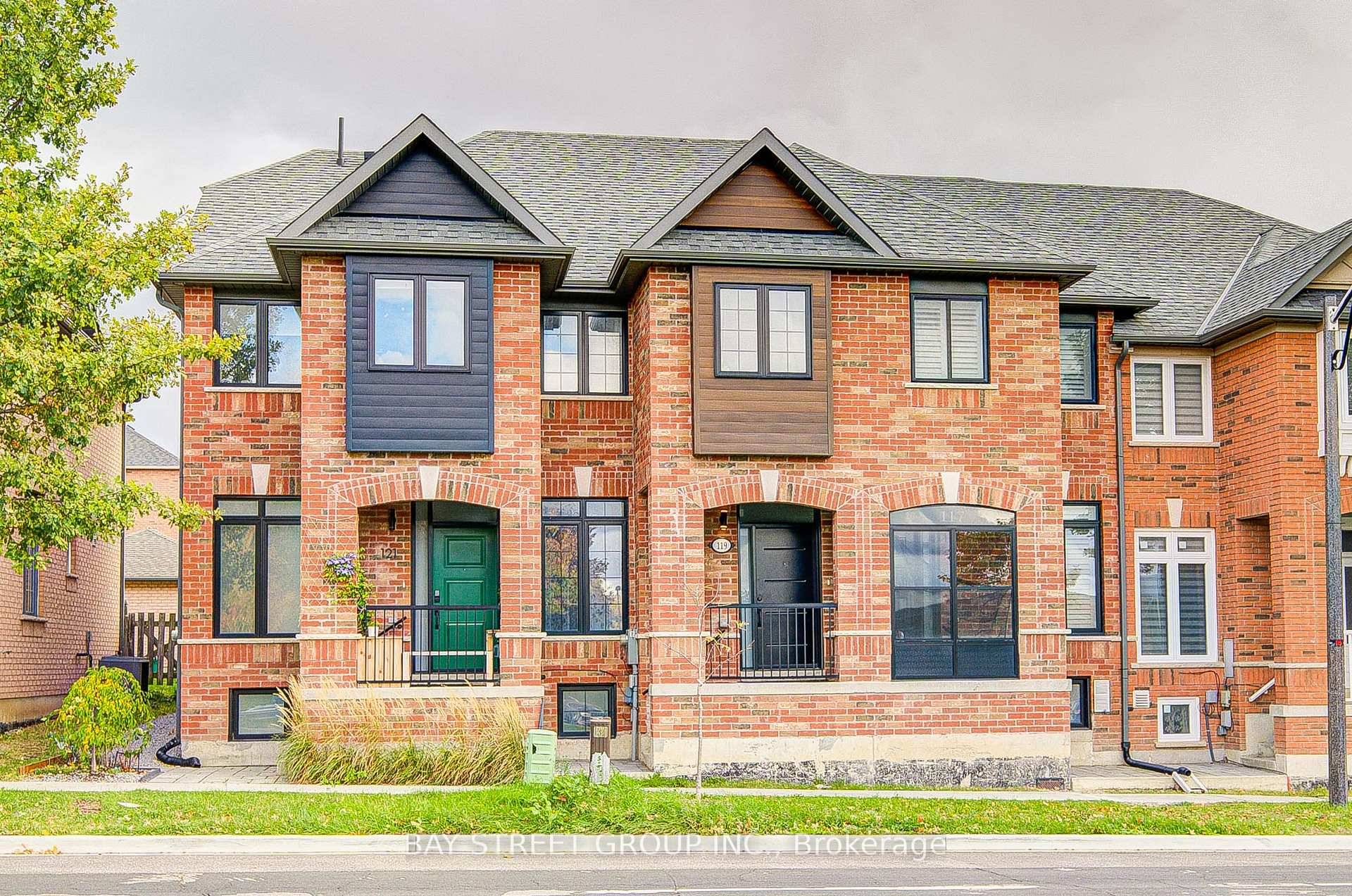 Freehold Townhouse ! 2 Parking Spaces.