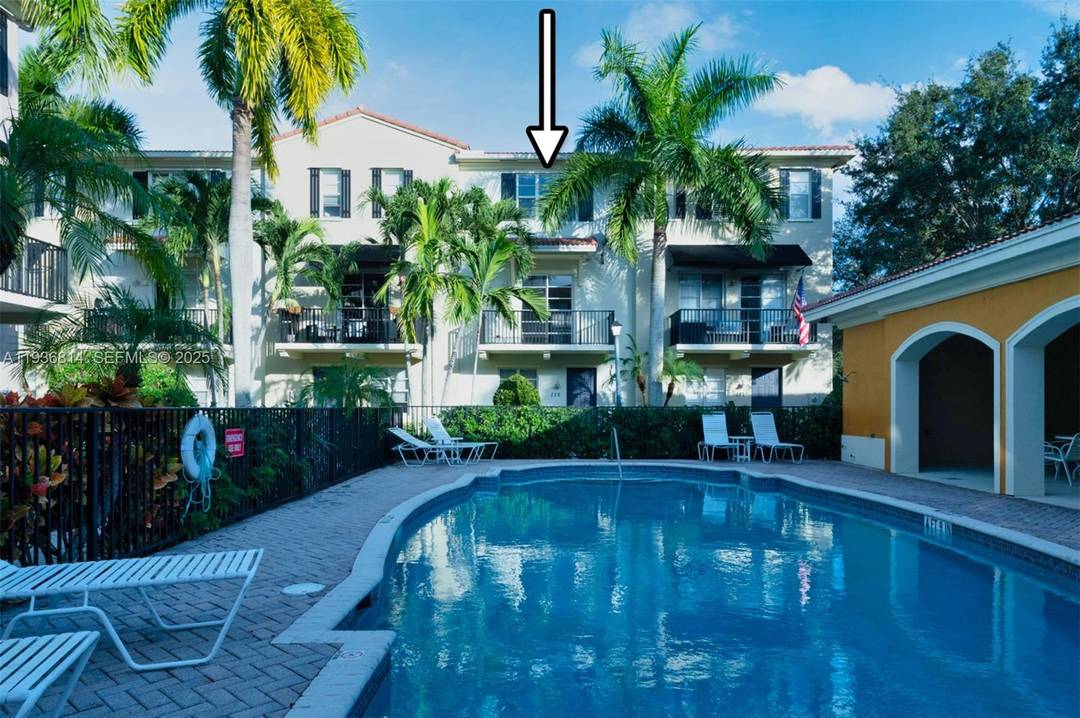 This exceptional three story townhome is in the Greenwich at Abacoa community s best location with direct views of the pool.
