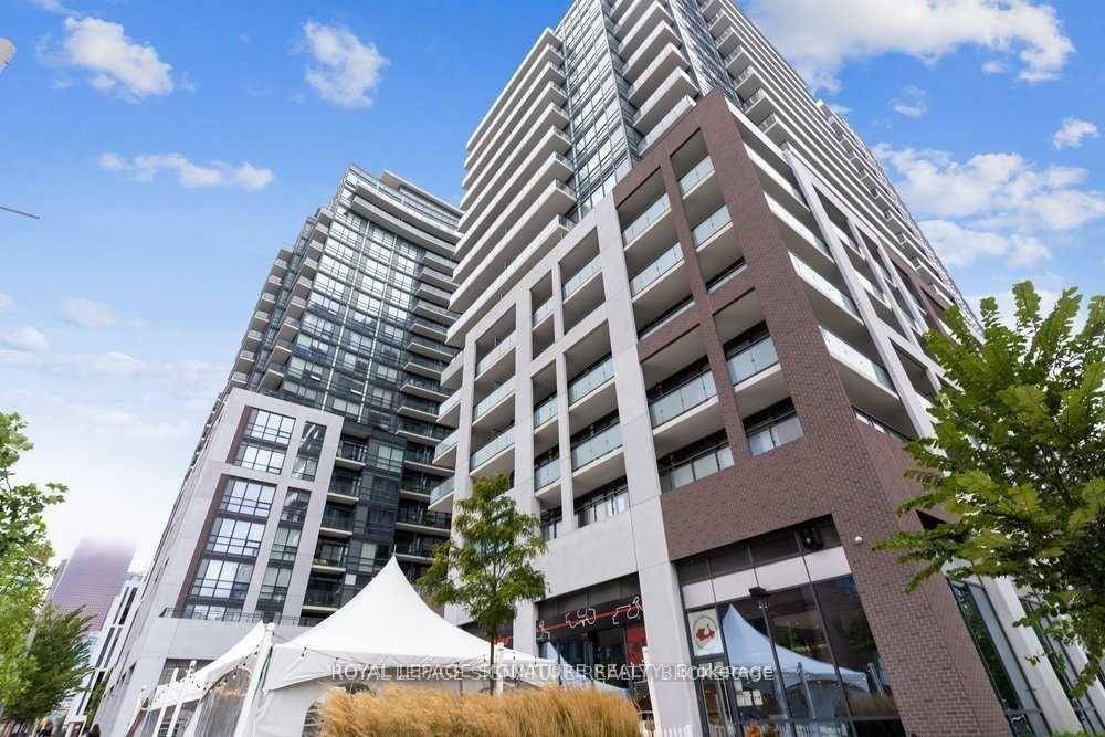 Beautiful unit with the perfect layout at the luxurious Axiom condos.