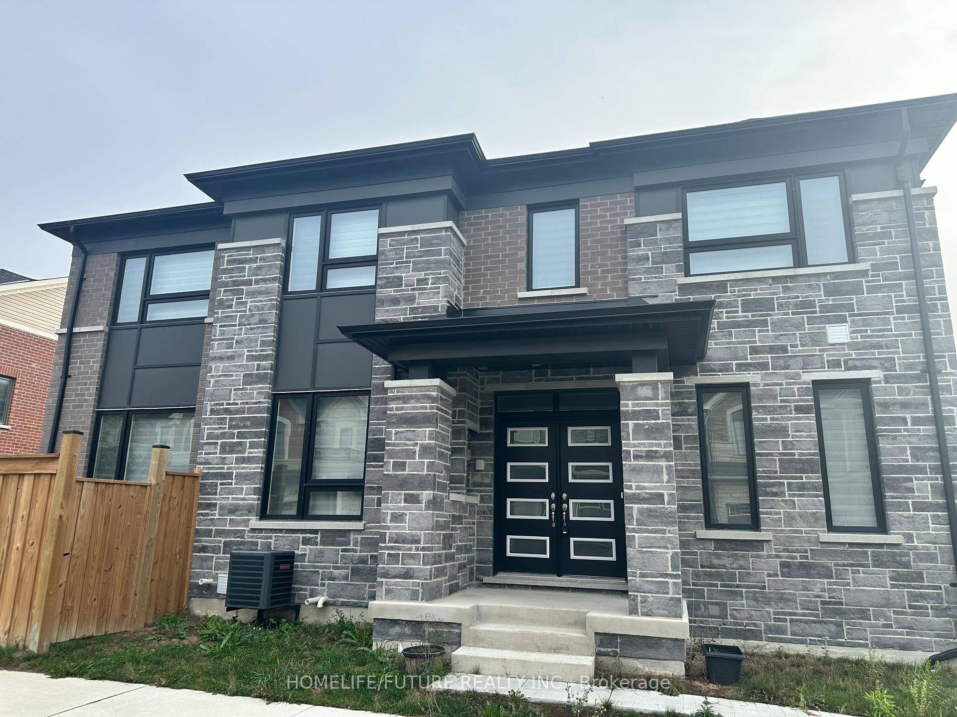 Detached House With 4 Bedrooms 3 Bathroom With Double Car Garage.