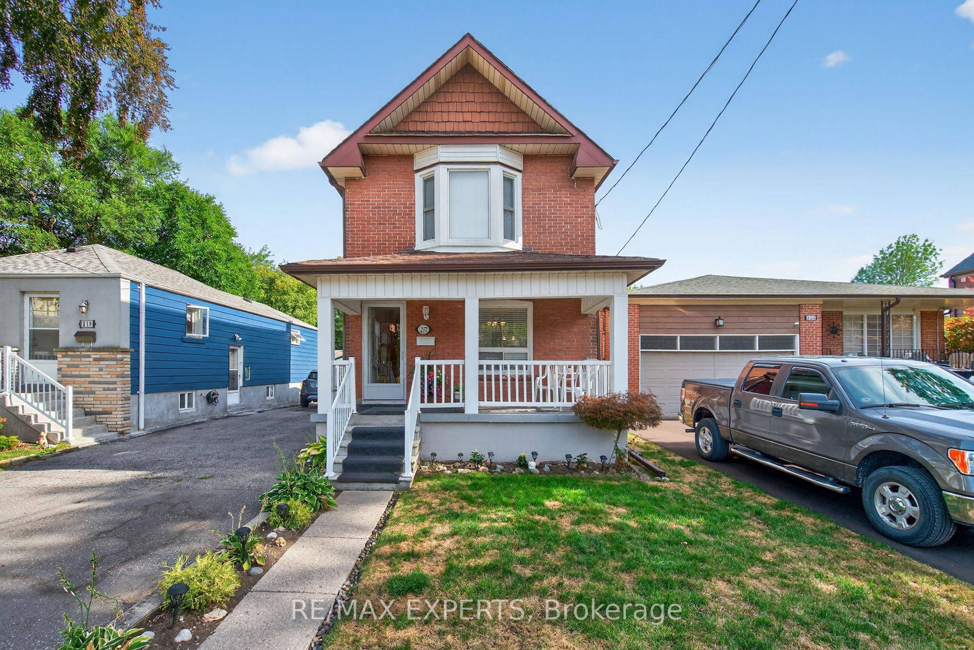 Welcome to this well kept home in the Weston Community !