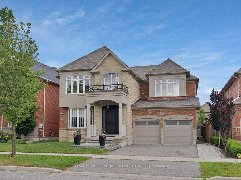Dolce Vita A Rare Offering in Auroras Prestigious Bayview Manors Welcome to Dolce Vita, a stunning and spacious executive home nestled in the heart of sought after Bayview Manors.