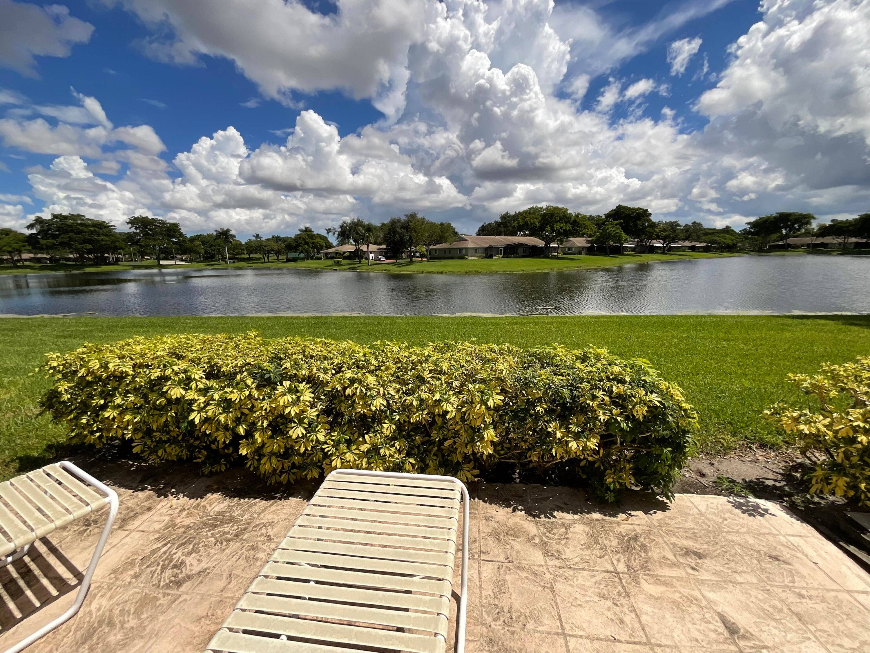 Welcome to your ideal Boca Raton retreat !