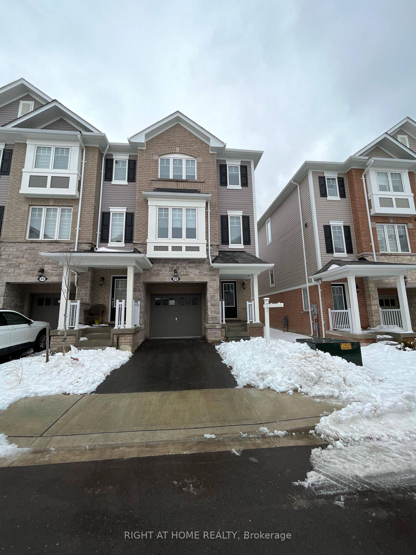 Welcome to 25 Rapids Lane A contemporary 3 Bed, 2.