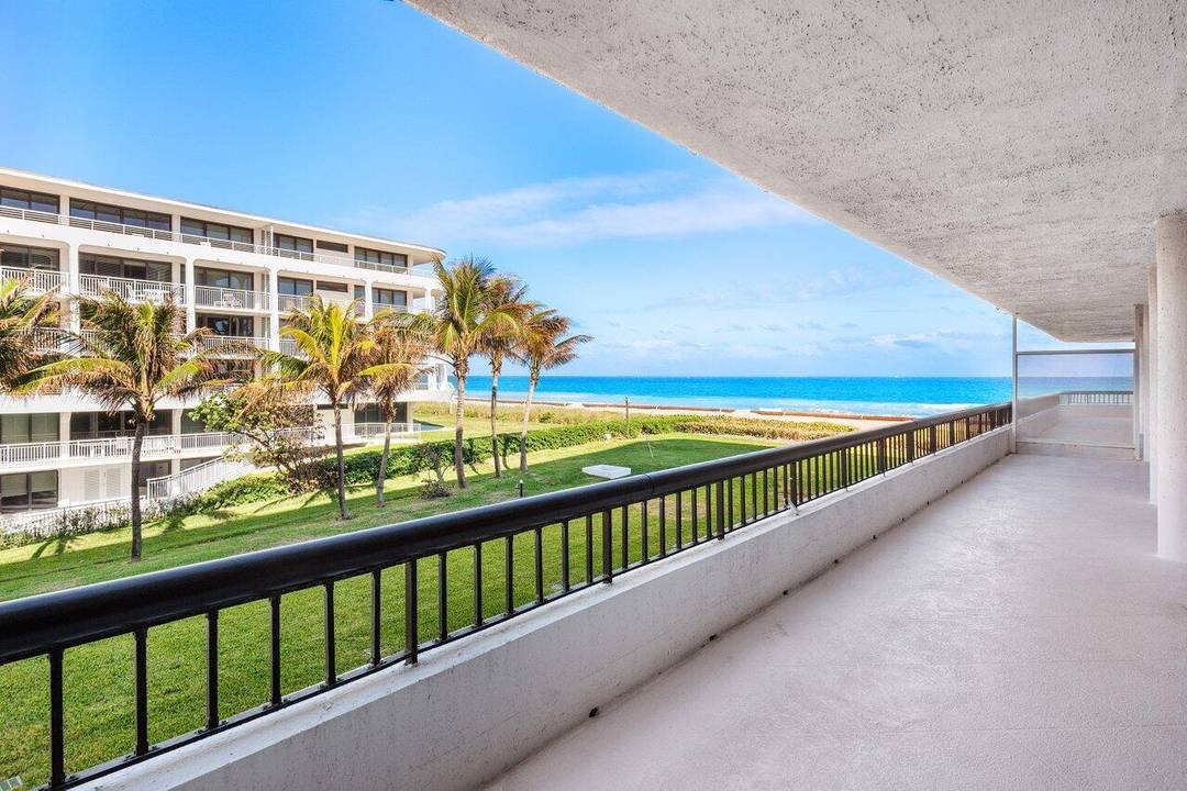 Beach Points Best Buy ! Take advantage of the Sellers motivation for this 2 Bedroom Den 2.