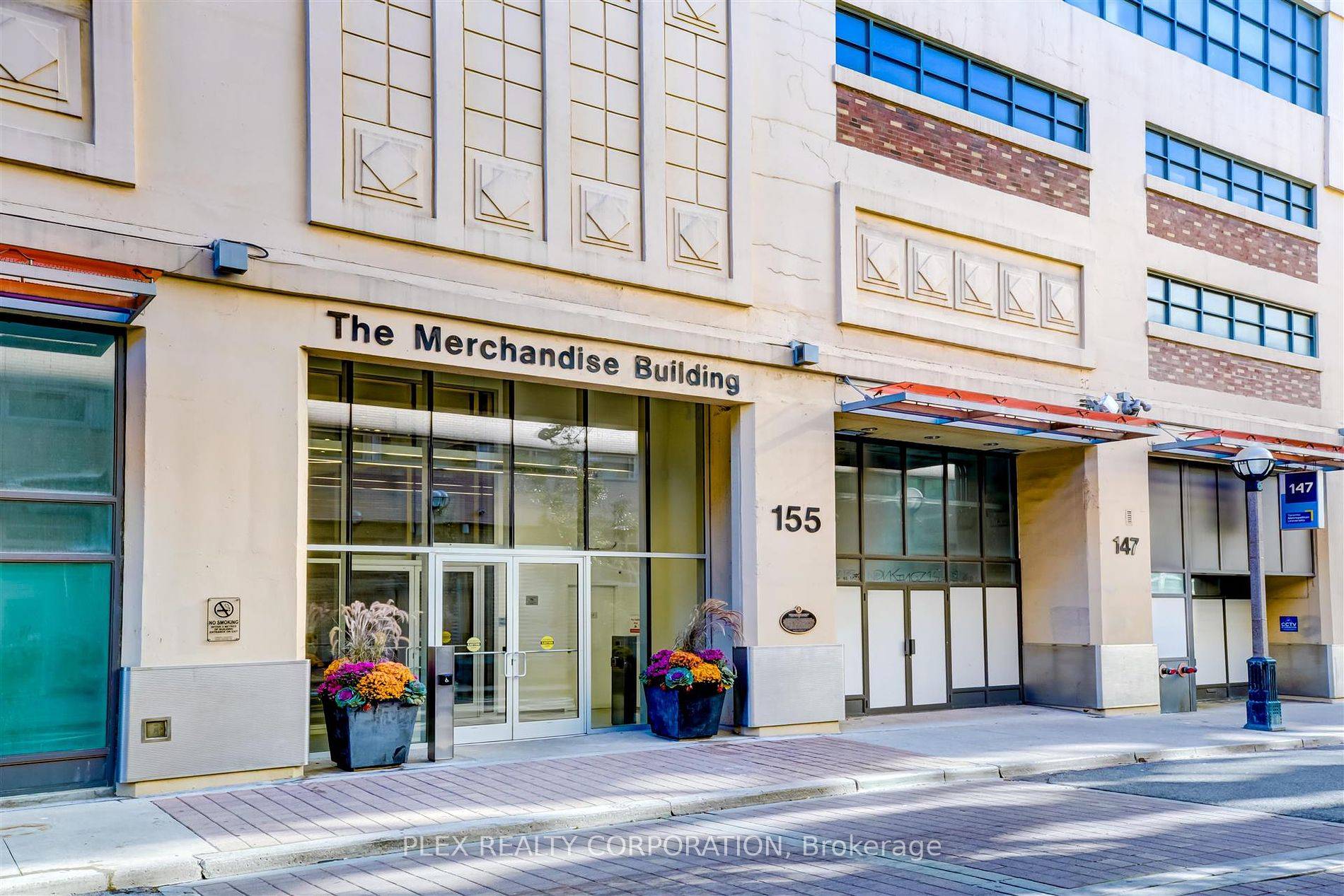 Unbeatable value in this one bedroom condo at Merchandise Lofts in the heart of downtown Toronto.