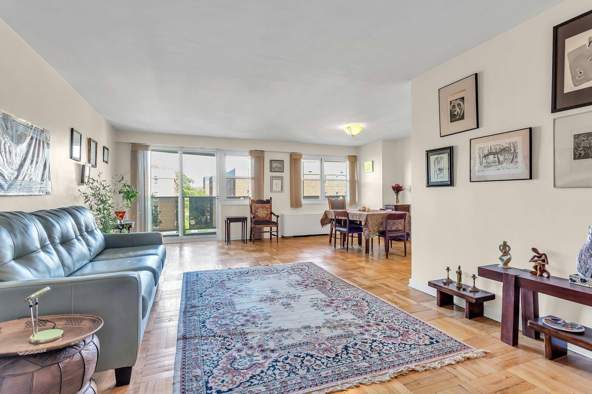Oversized Junior 4 apartment with huge private terrace in luxury building close to transportation for a short commute to Manhattan.