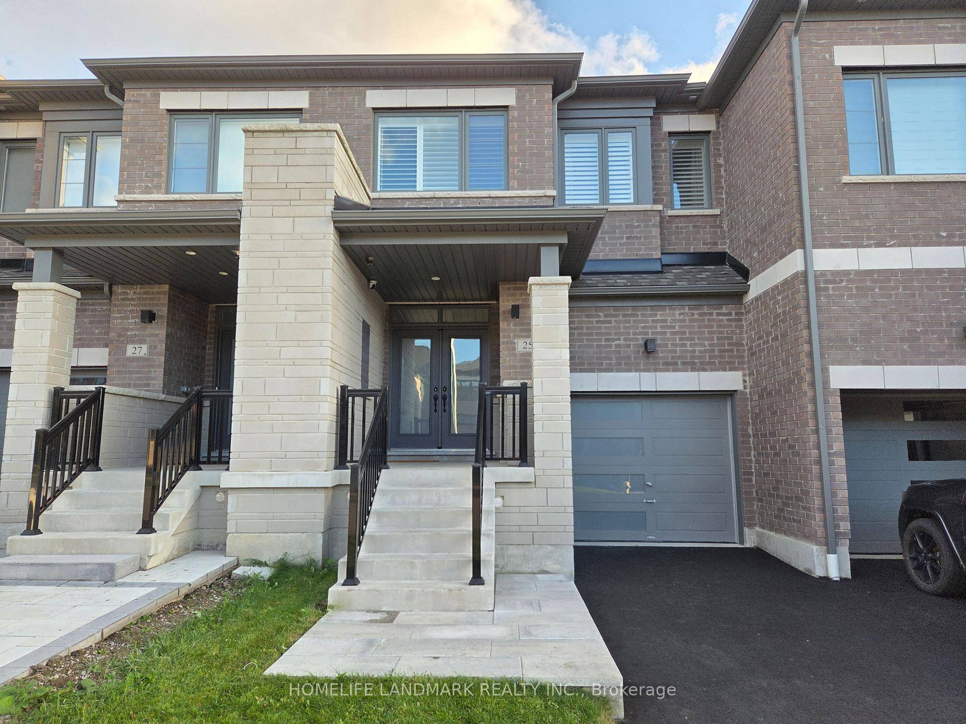 Welcome To This Beautiful 3 Bedroom Townhouse Built By Fieldgate !