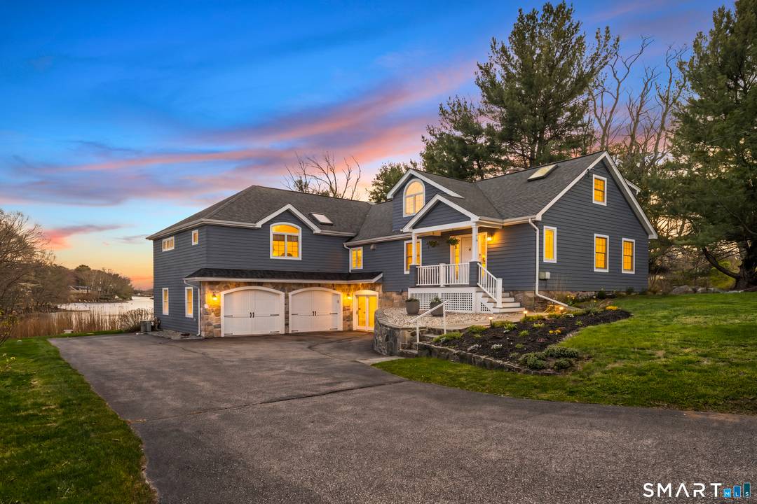 Welcome to your oasis of privacy panoramic views of Alewife Cove !