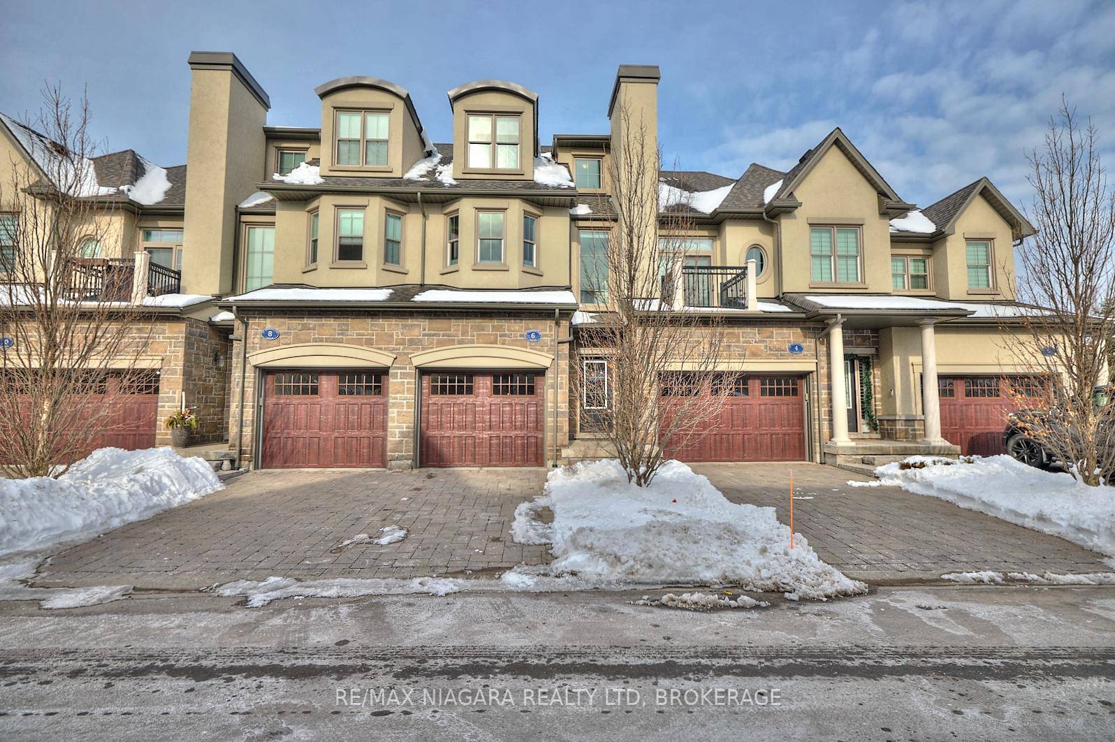 Impressive and stunning townhouse located in Old Town Niagara on the Lake featuring second floor with loft living complete with amazing views of the gardens, cathedral ceilings, balcony, hardwood flooring, ...