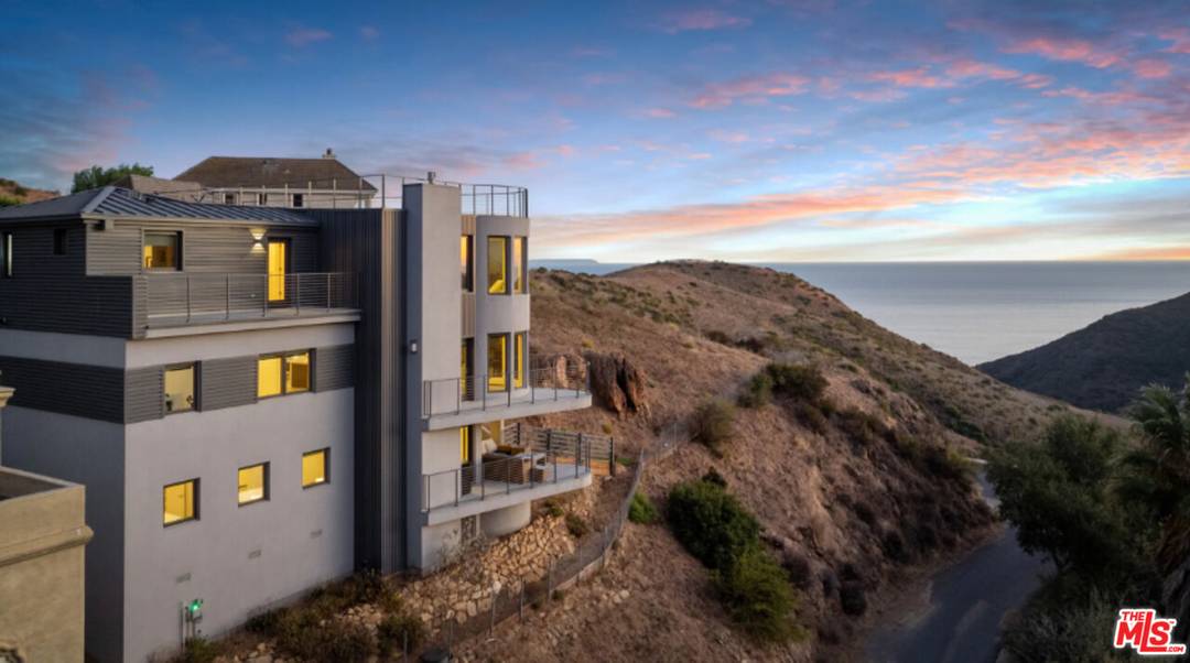 3004   Sequit Dr 4BR Malibu La