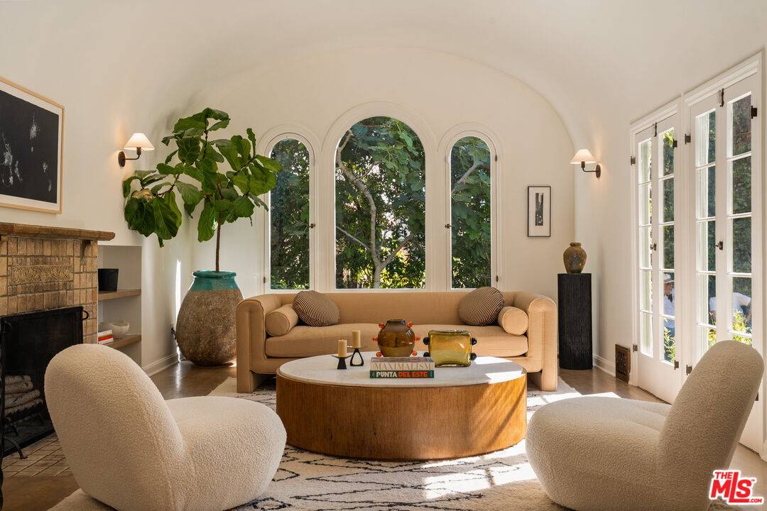6026   Graciosa Dr 3BR Hollywood Hills East La