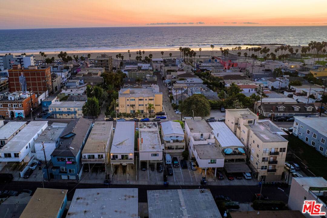 1904   Pacific Ave 4BR Marina Del Rey La