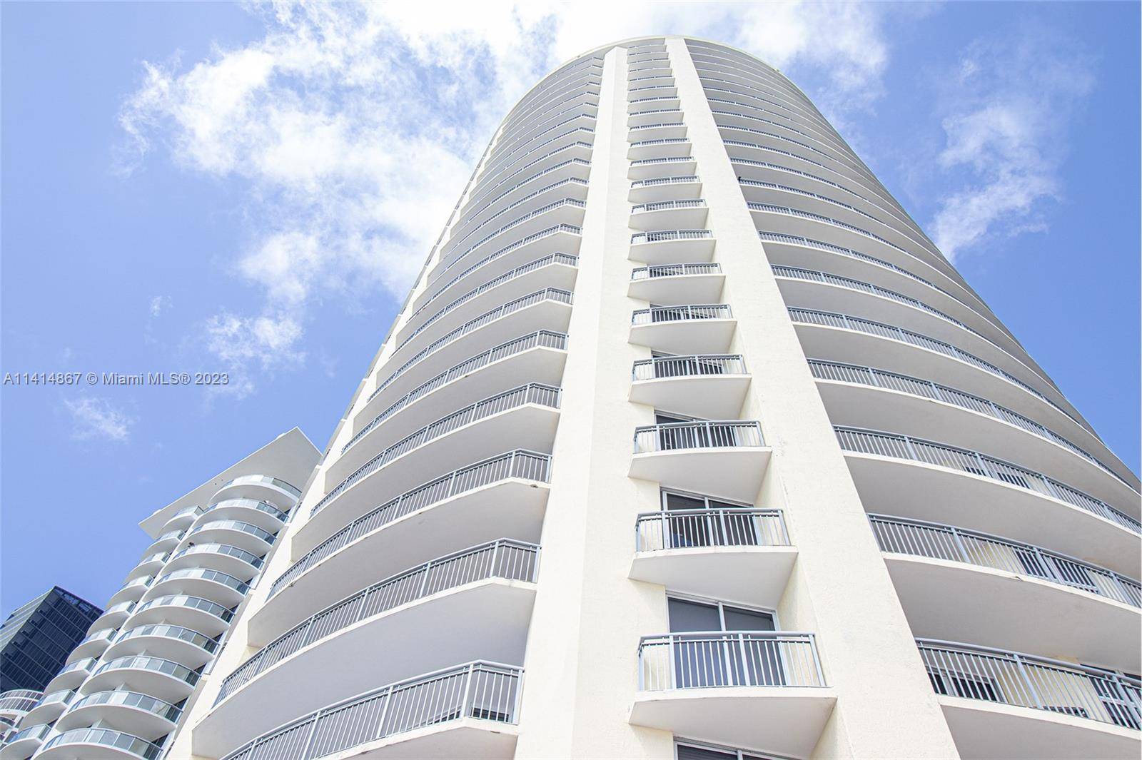 Available from February 2024 Live in paradise with this stunning beachfront condo boasting a direct ocean view.