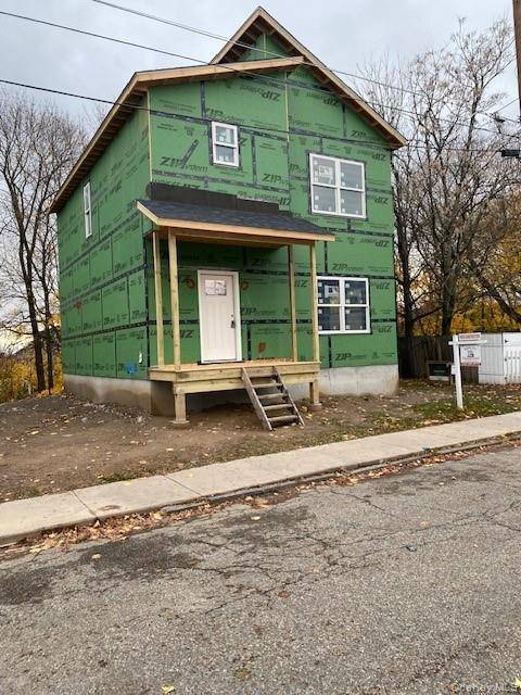 Beautiful New Construction Contemporary This 3 bedroom home offers modern design with a welcoming covered front porch, set in a sought after neighborhood close to downtown shops, dining, parks, and ...