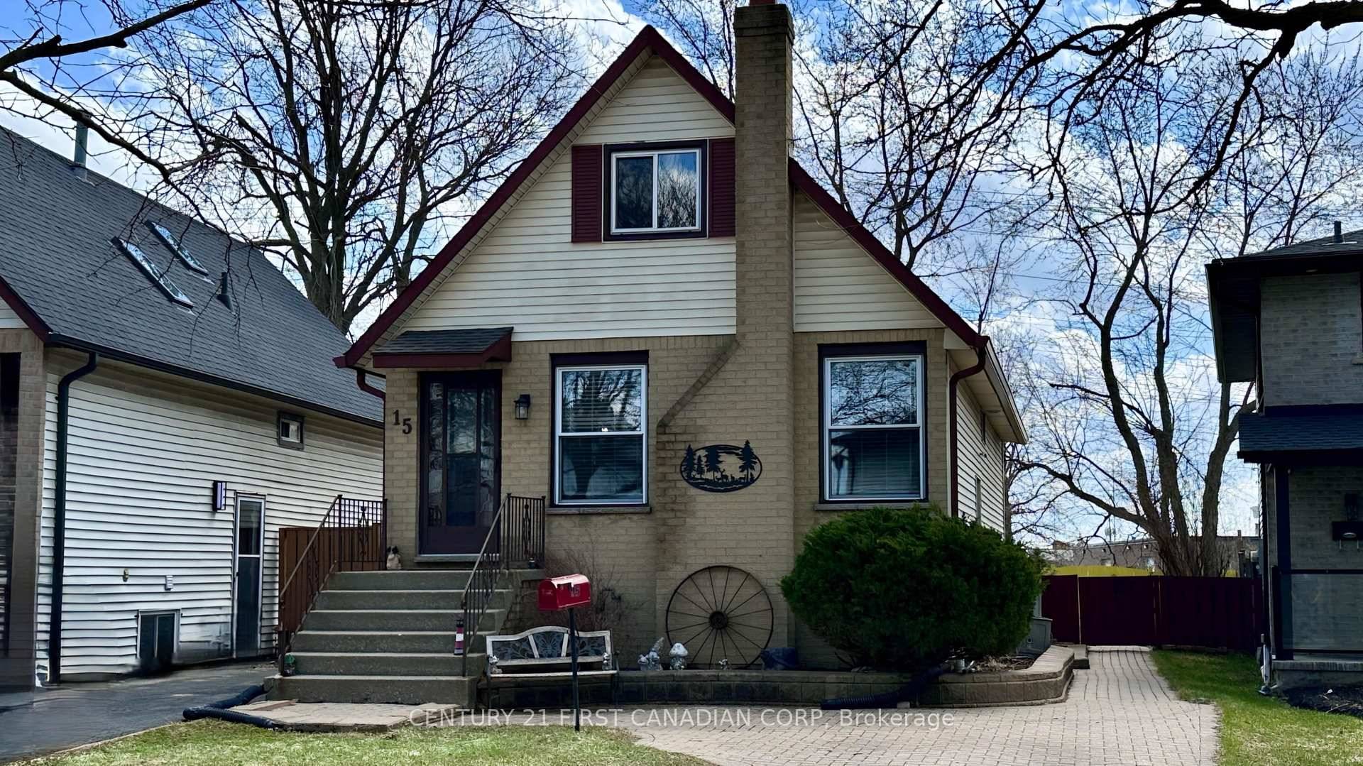 Welcome to 15 Chancton Crescent a charming 1.