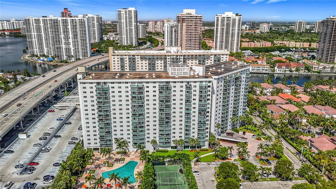 Wonderful unit 1BR 1. 5BA Pool View Steps from the Beach Immaculate residence featuring an open kitchen, spacious layout, and serene pool views.