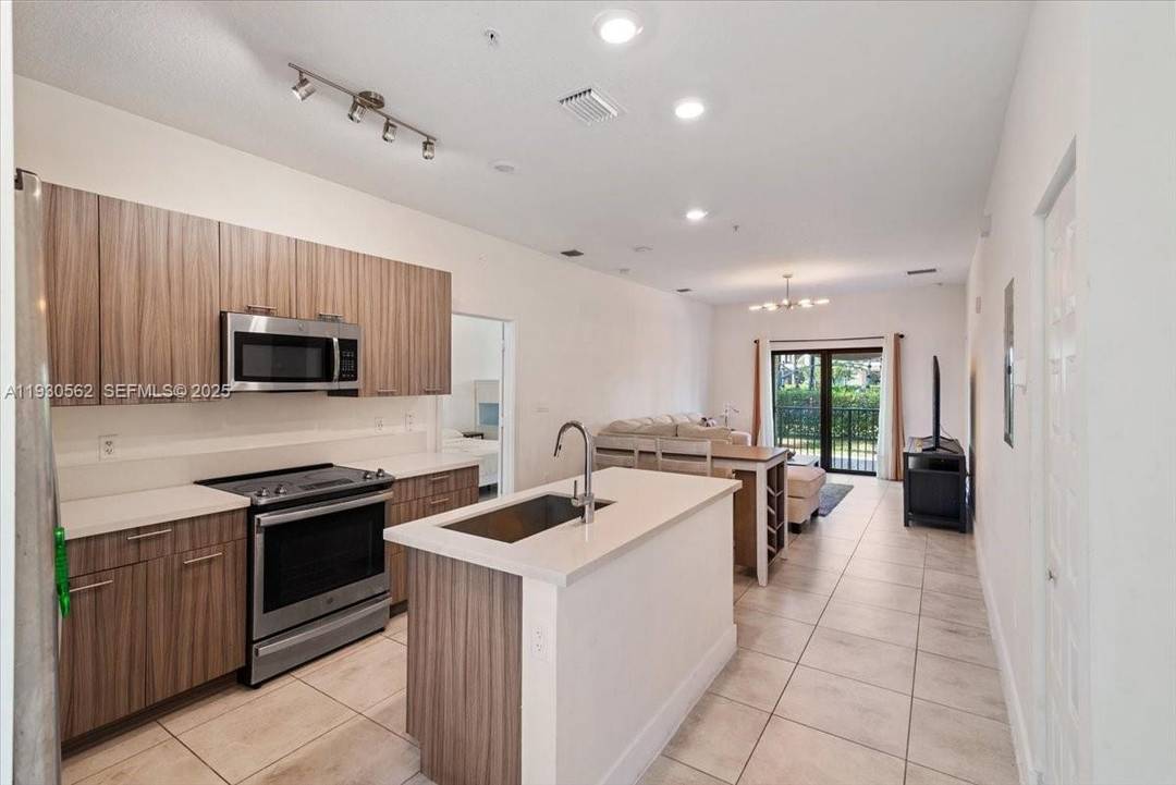 Gorgeous first floor 2 bedroom 2 bath apartment in the most desirable area of Doral ; with two separate entrance, including a Next Gen private entry Suite Studio with own ...