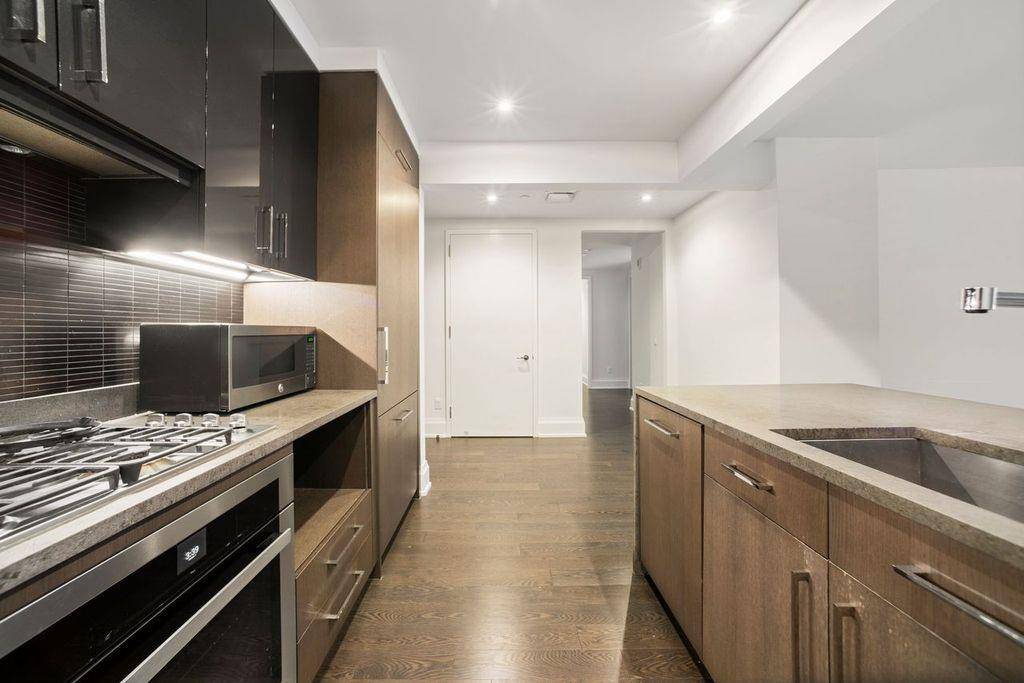 Price reduced ! Welcome to your new home at One Riverside Park !