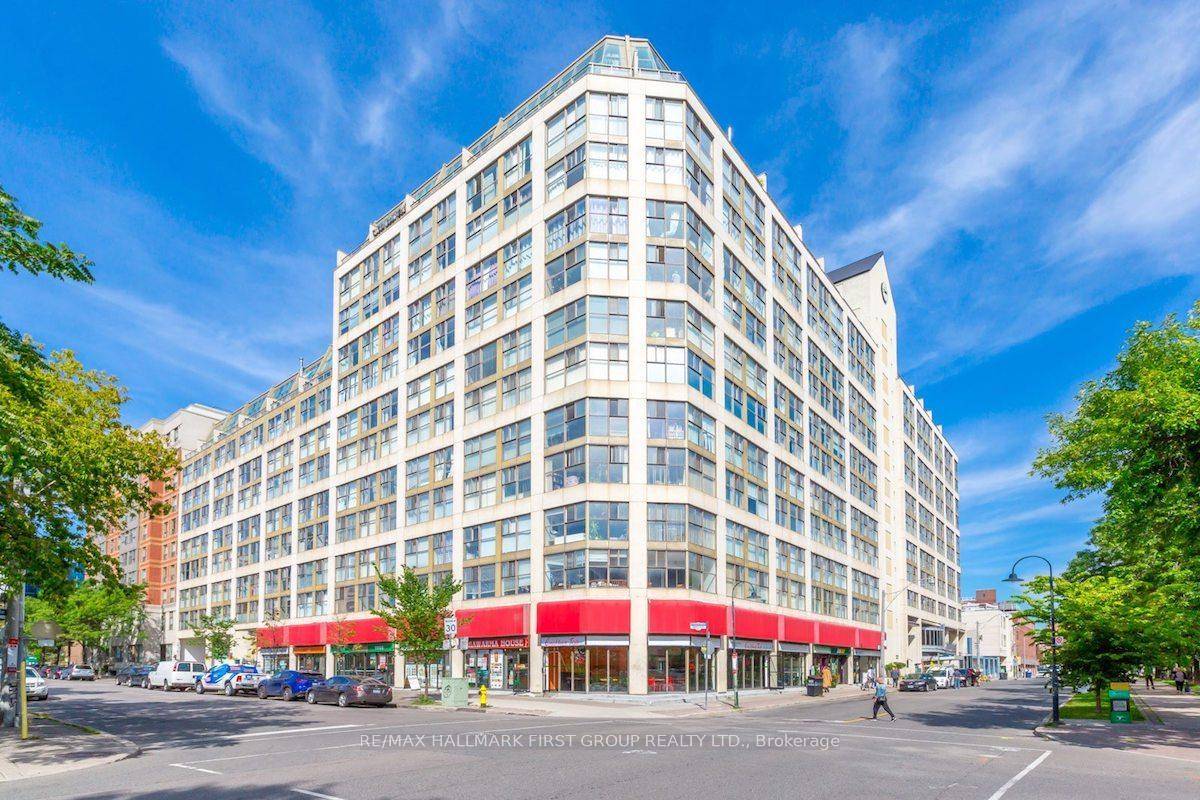 Bright amp ; Spacious, Freshly Painted 1 1 Condo With Underground Parking amp ; All Utilities Included !