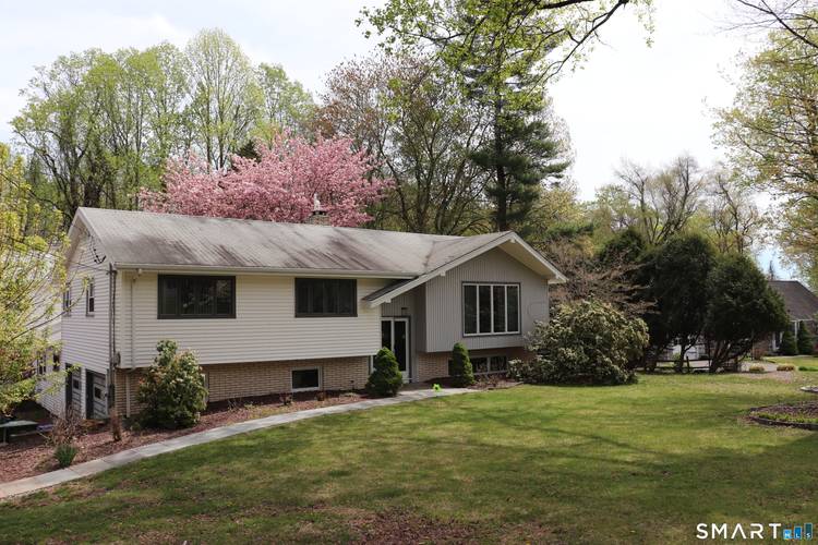 Elegant Renovated 4BR Townhome w Garage Patio Rare Fairfield Opportunity Beautifully renovated 4 bedroom, 2.