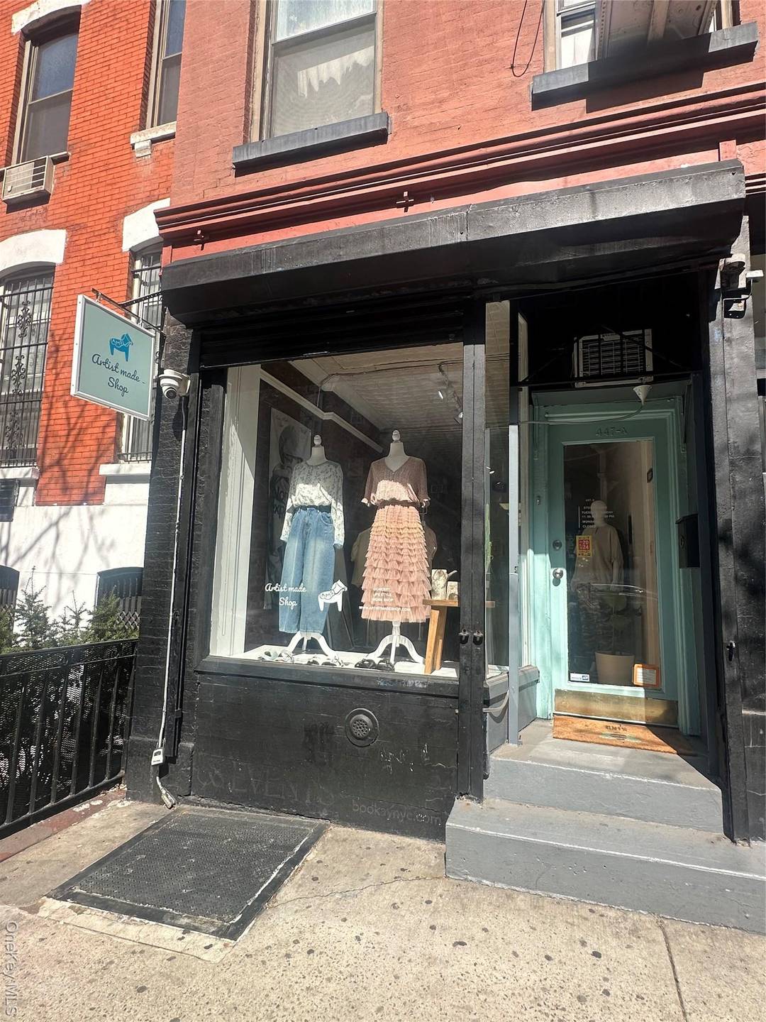 Prime Retail Space with Exposed Brick in Hell s Kitchen 413 W 50th St Located in the heart of Hell s Kitchen, this 600 SF retail space at 413 W ...
