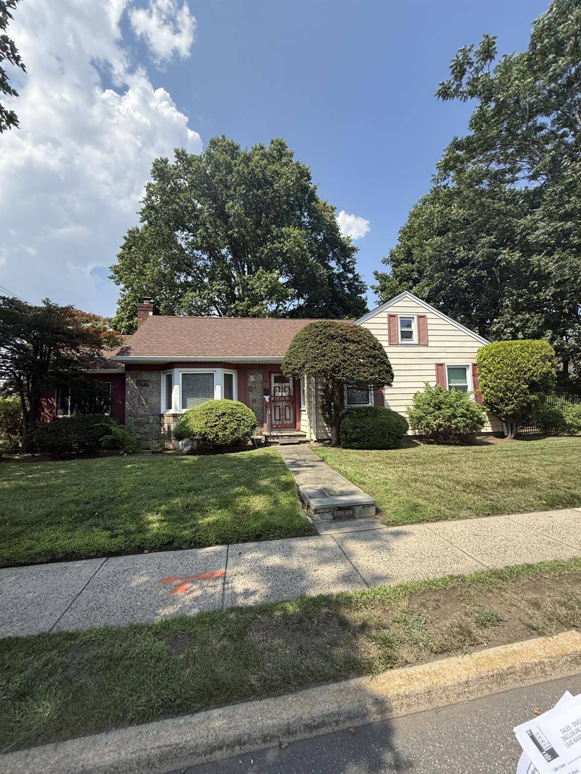The single family ranch at 355 Jerusalem Ave, Hempstead, NY 11550 offers 3 bedrooms and 1.