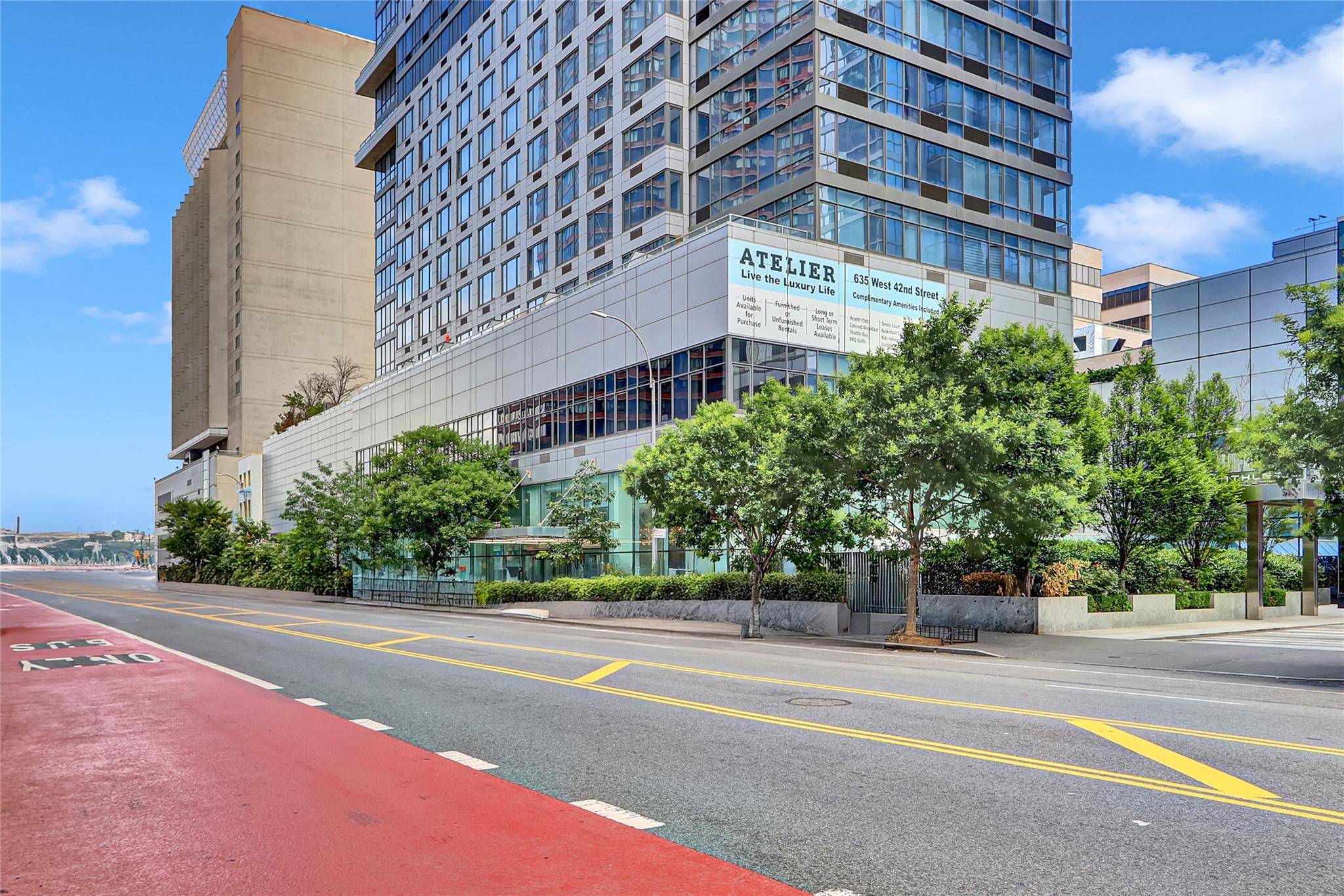 Absolutely gorgeous 7th floor masterpiece, fantastically finished with beautiful new kitchen and appliances, new flooring, along with a beautifully updated full bathroom.
