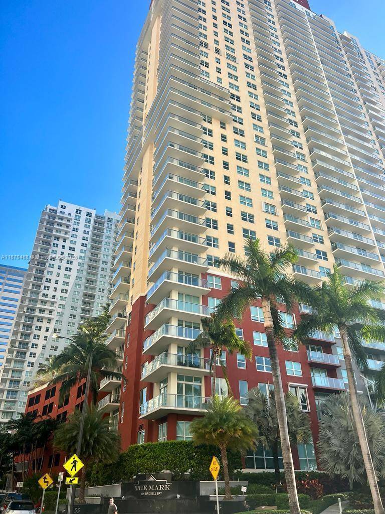 Impeccable 1 Bed 1 Bath unit on the 8th floor of The Mark, a full service waterfront building in Brickell.
