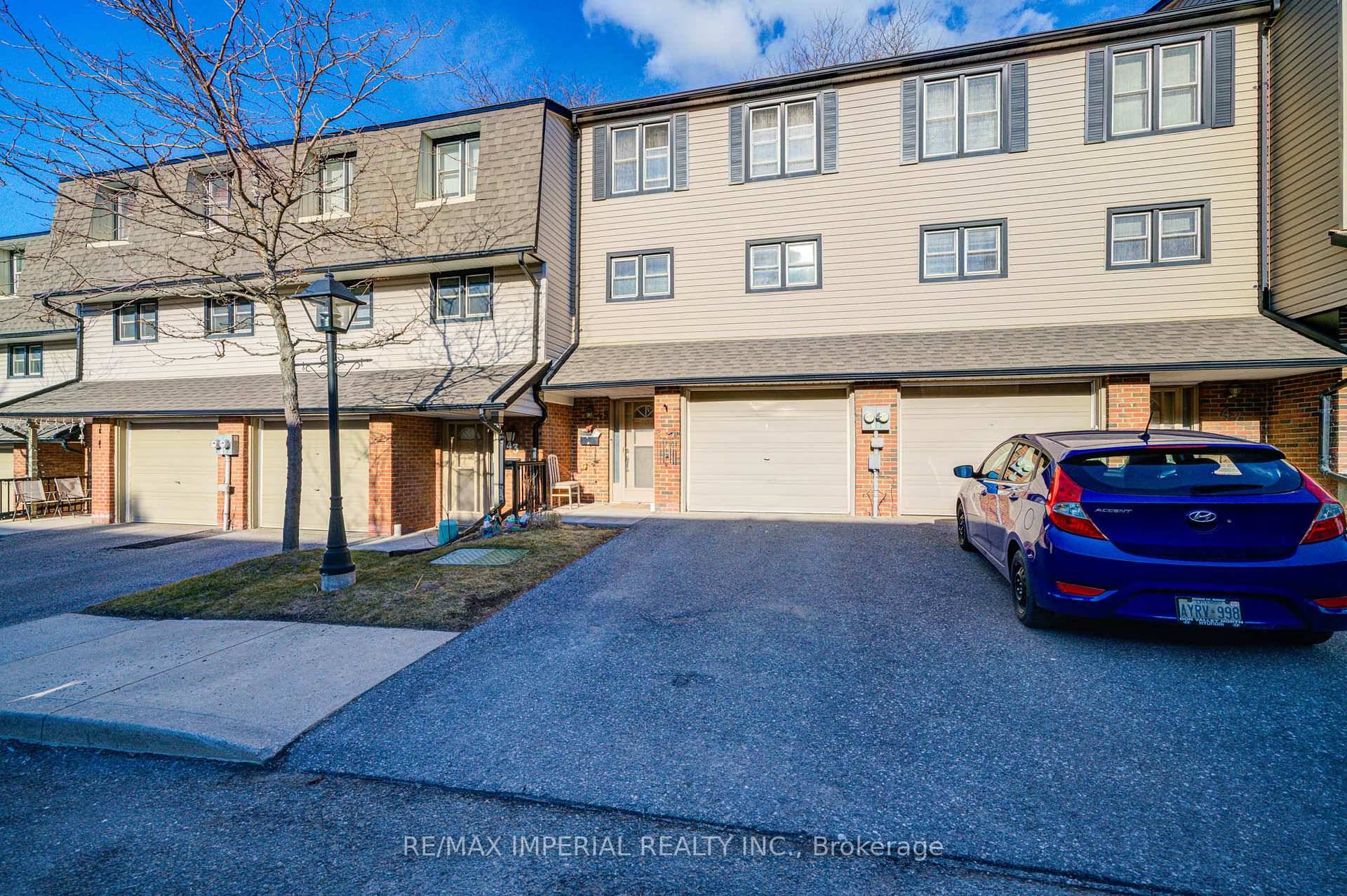 Stunning 3 Bedroom Townhouse In Highly Desirable Quiet Safe Community.