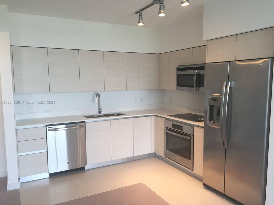 Beautiful 1 1 in a new luxury condominium with SS appliances and W D in unit.