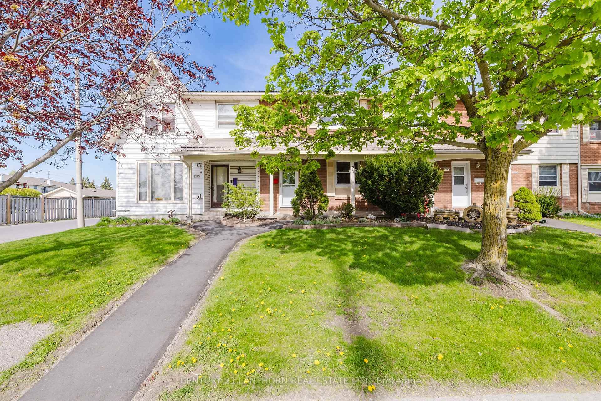 Welcome to your maintenance free lifestyle, where all the conveniences you need are just a few steps away !