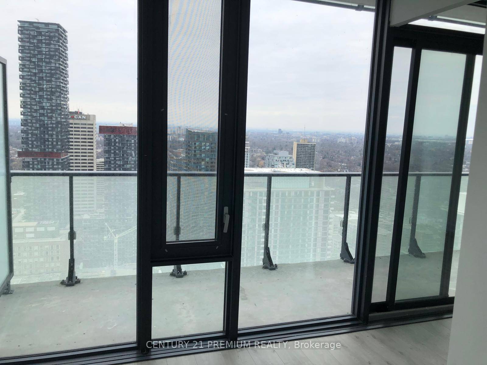 1 1 Bedroom Yonge Eglinton !