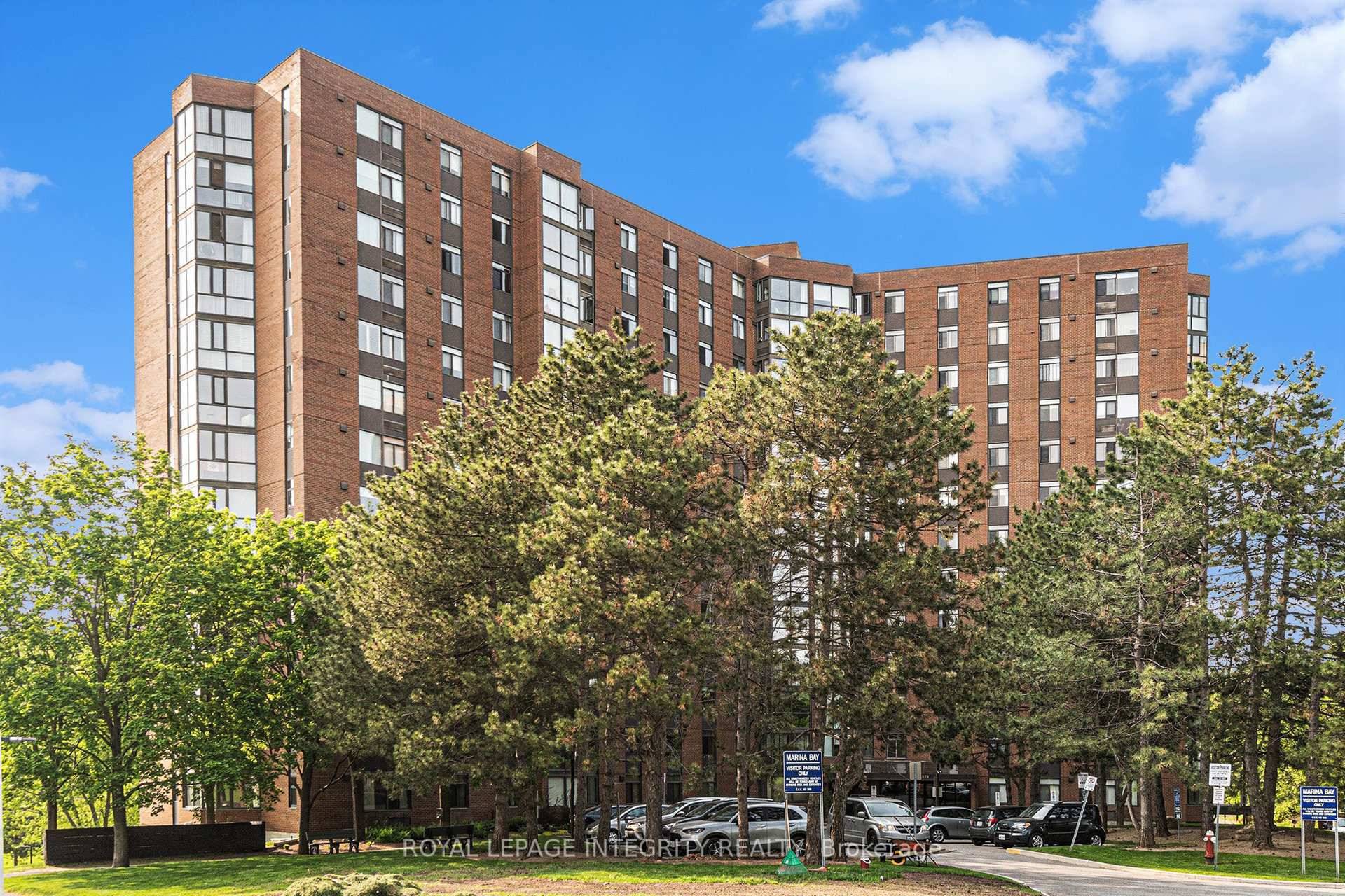 Check out this bright 2 bedroom 2 bath condo with amazing view of the water !
