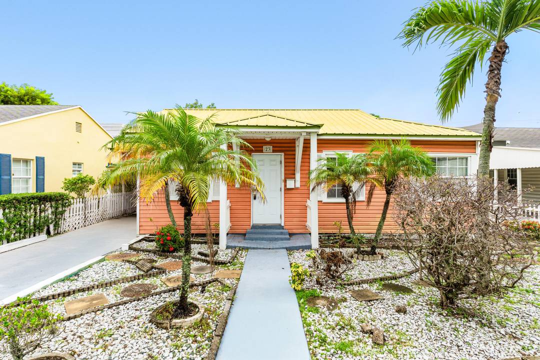 Retail Office building in the heart of Delray Beach.