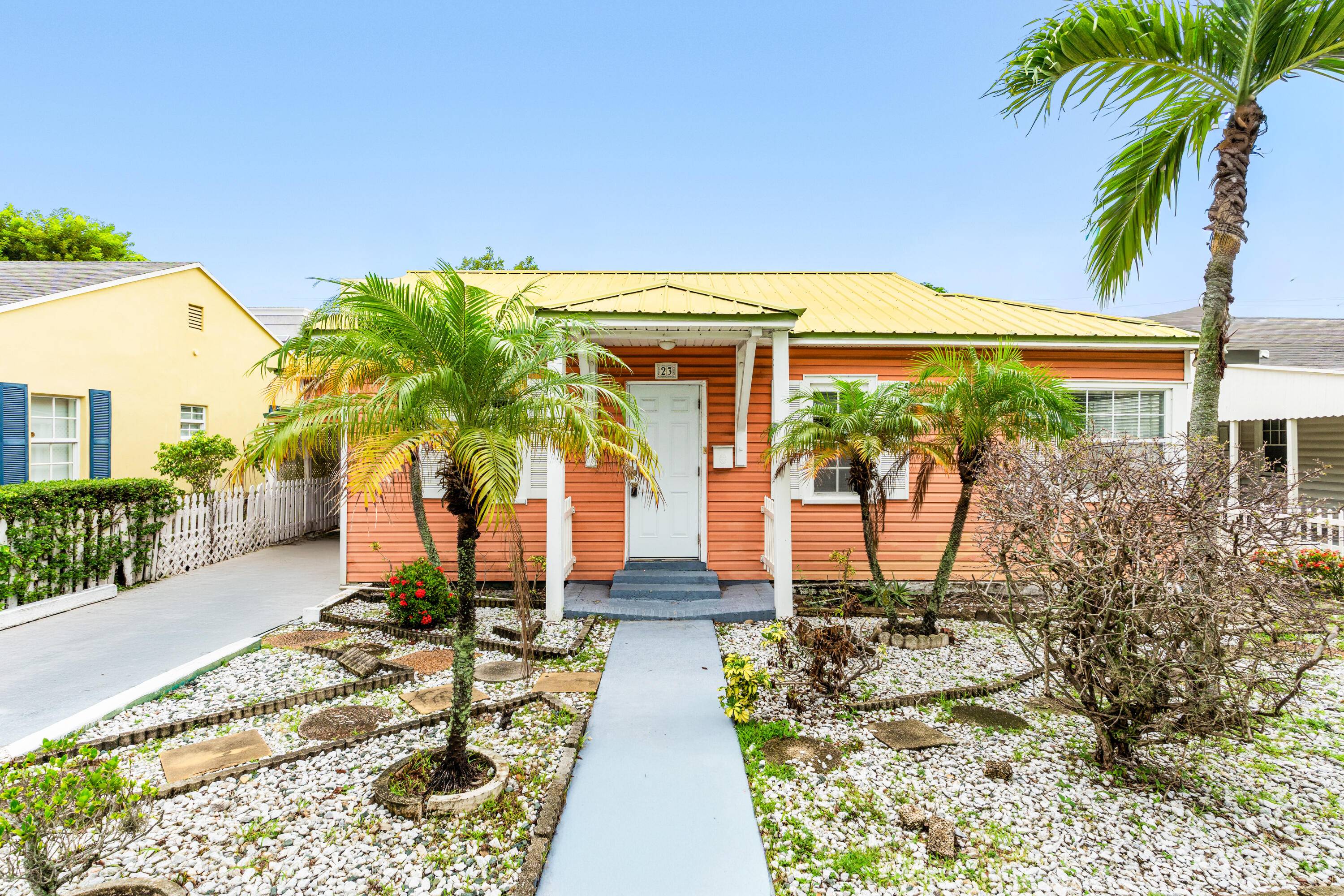 Retail Office building in the heart of Delray Beach.