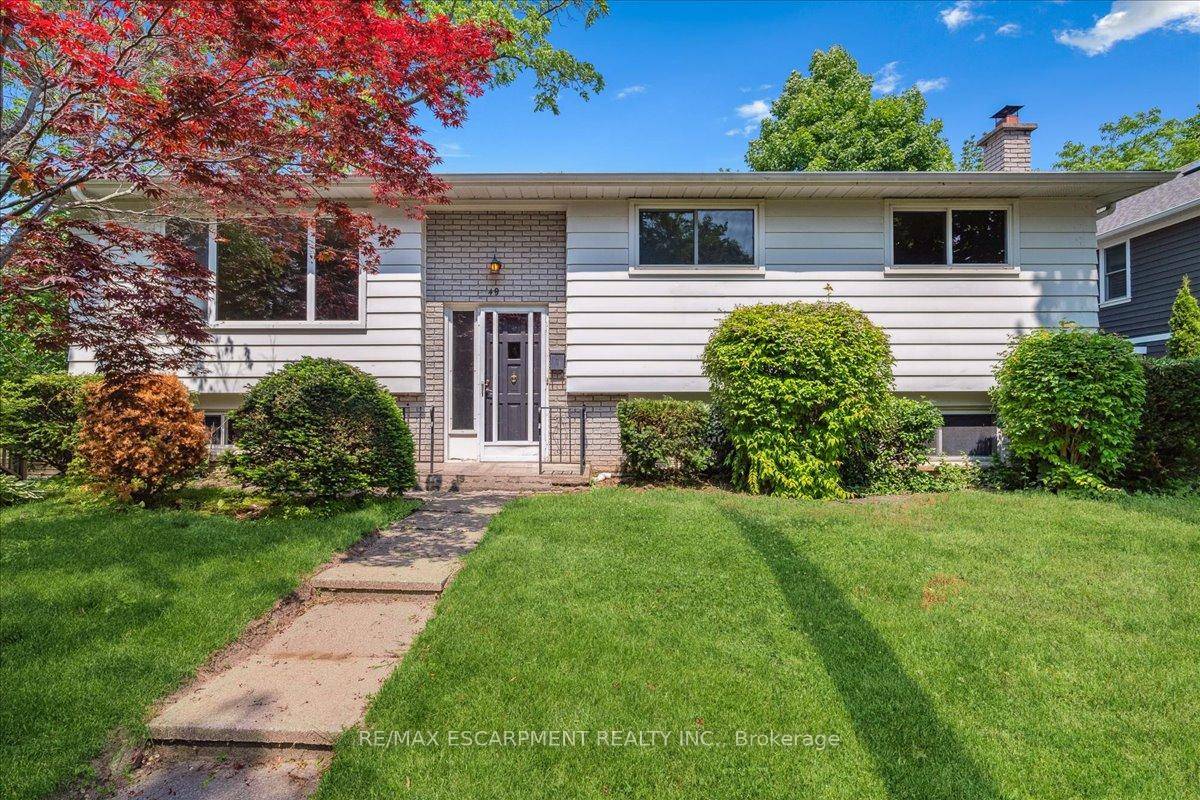Welcome to this charming home nestled among tall trees, situated in one of Oakville's most desirable locations just a block away from quaint Kerr Village with it's array of unique ...